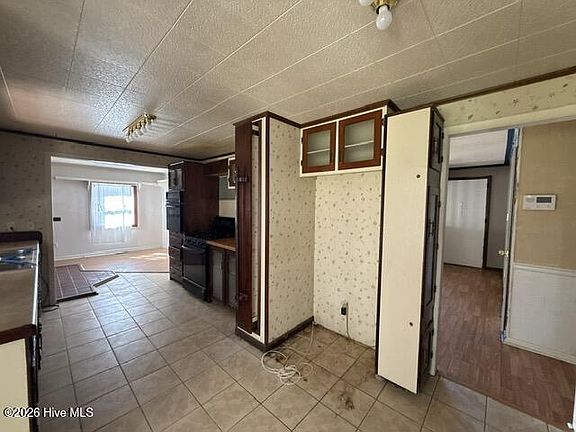 3rd image of 225 Church Road