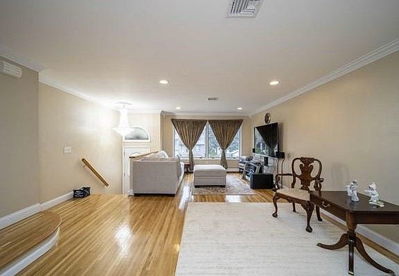 2nd image of 137A E Edsall Blvd #A
