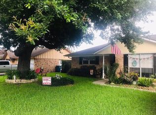 611 Cole St, Webster, TX 77598