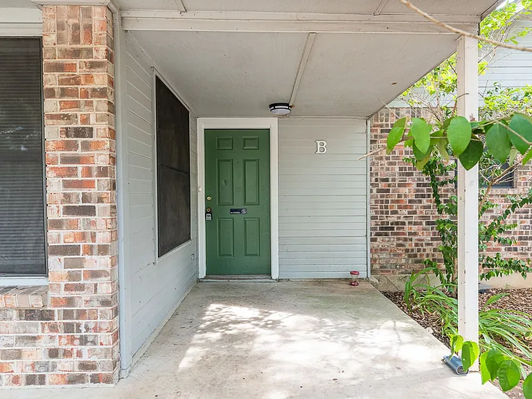 2906 Jadewood Ct #B — Photo 2