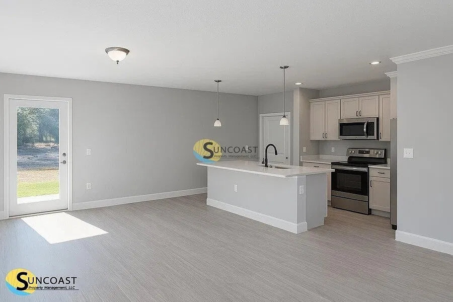 Spacious 4BR | Luxury Finishes W/D Included — Photo 2