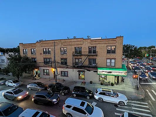 3rd image of 60-01 Metropolitan Ave