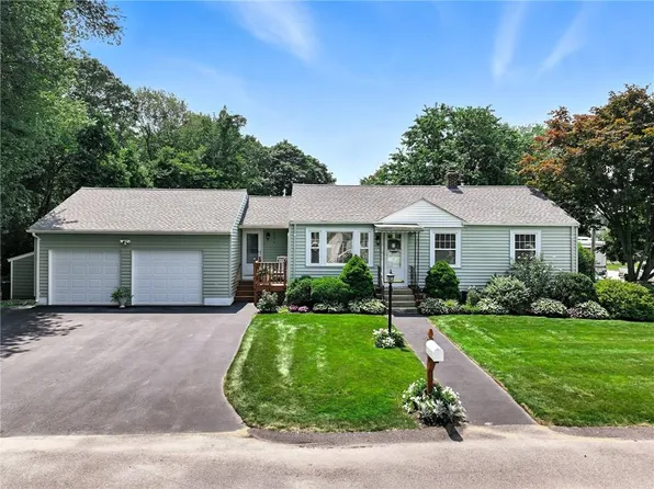 54 Novelty Rd, Warwick, RI 02889