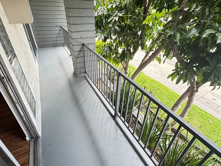 1150 N Normandie — Photo 21