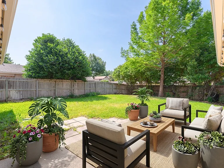 1506 Trowbridge St — Photo 24