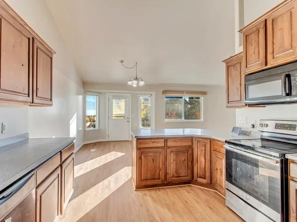 6924 N Chippewa Dr, Eagle Mountain, UT 84005