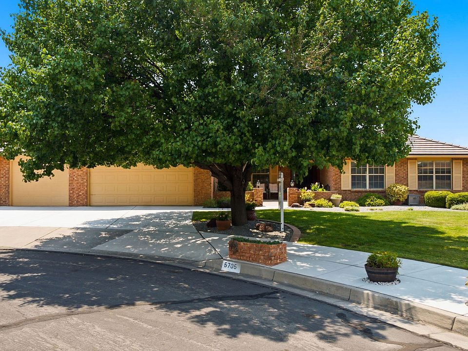 1st image of 5705 Royal Oak Pl NE