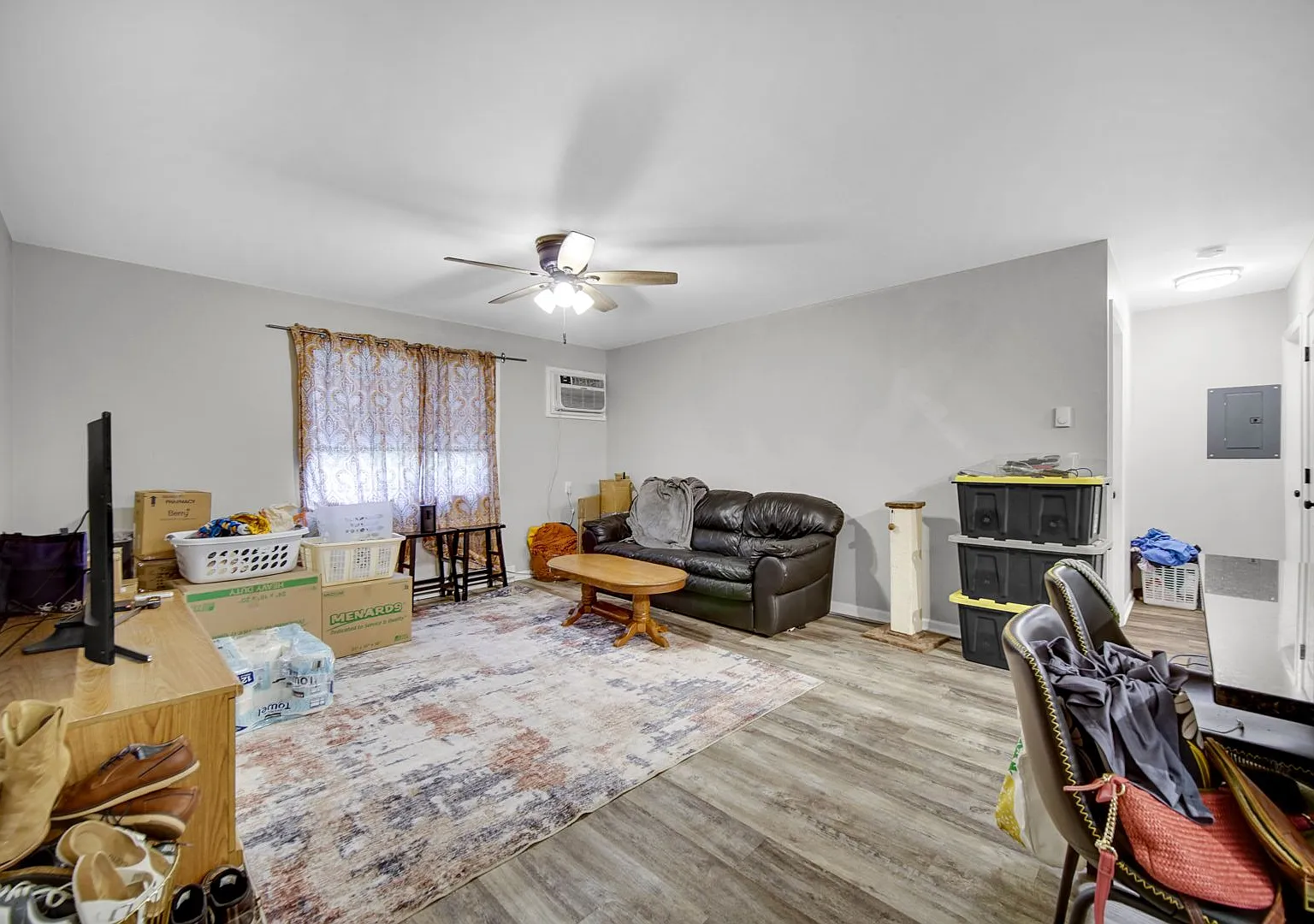 1 bed, 1.0 bath, 660 sqft, $1,295 — Photo 2