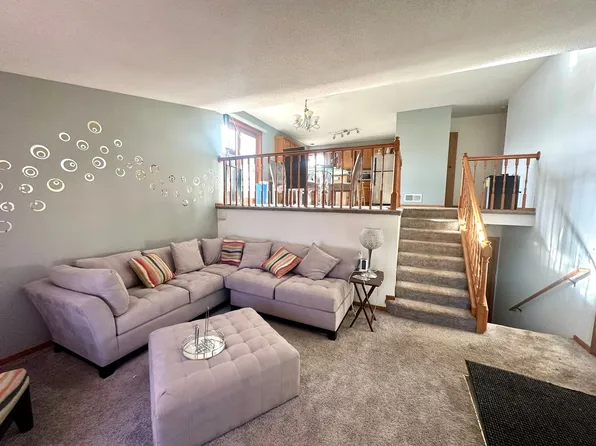 9101 Brunswick Ave N, Brooklyn Park, MN 55443
