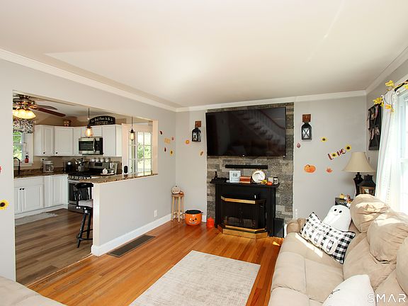 5th image of 75 Coppola Terrace