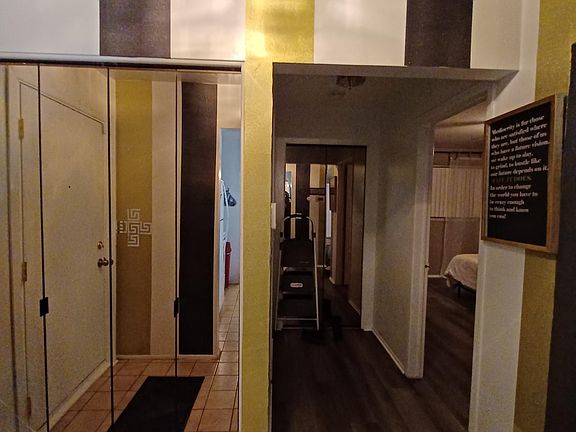 3rd image of 547 Fox Hills Dr S