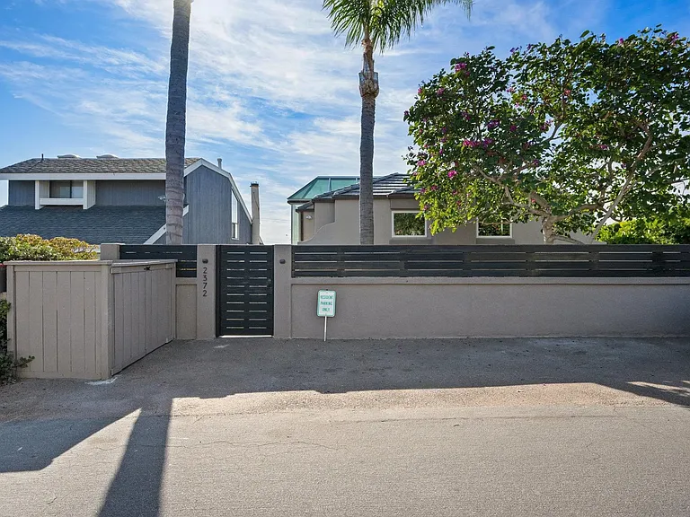 2372 Oxford Ave — Photo 29