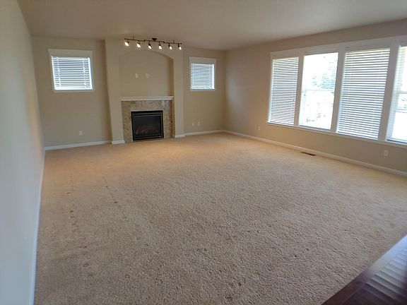 5th image of 4018 Amelia Court NE