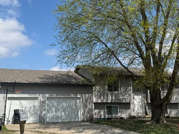 239 Maple Ave, Nevada, IA 50201