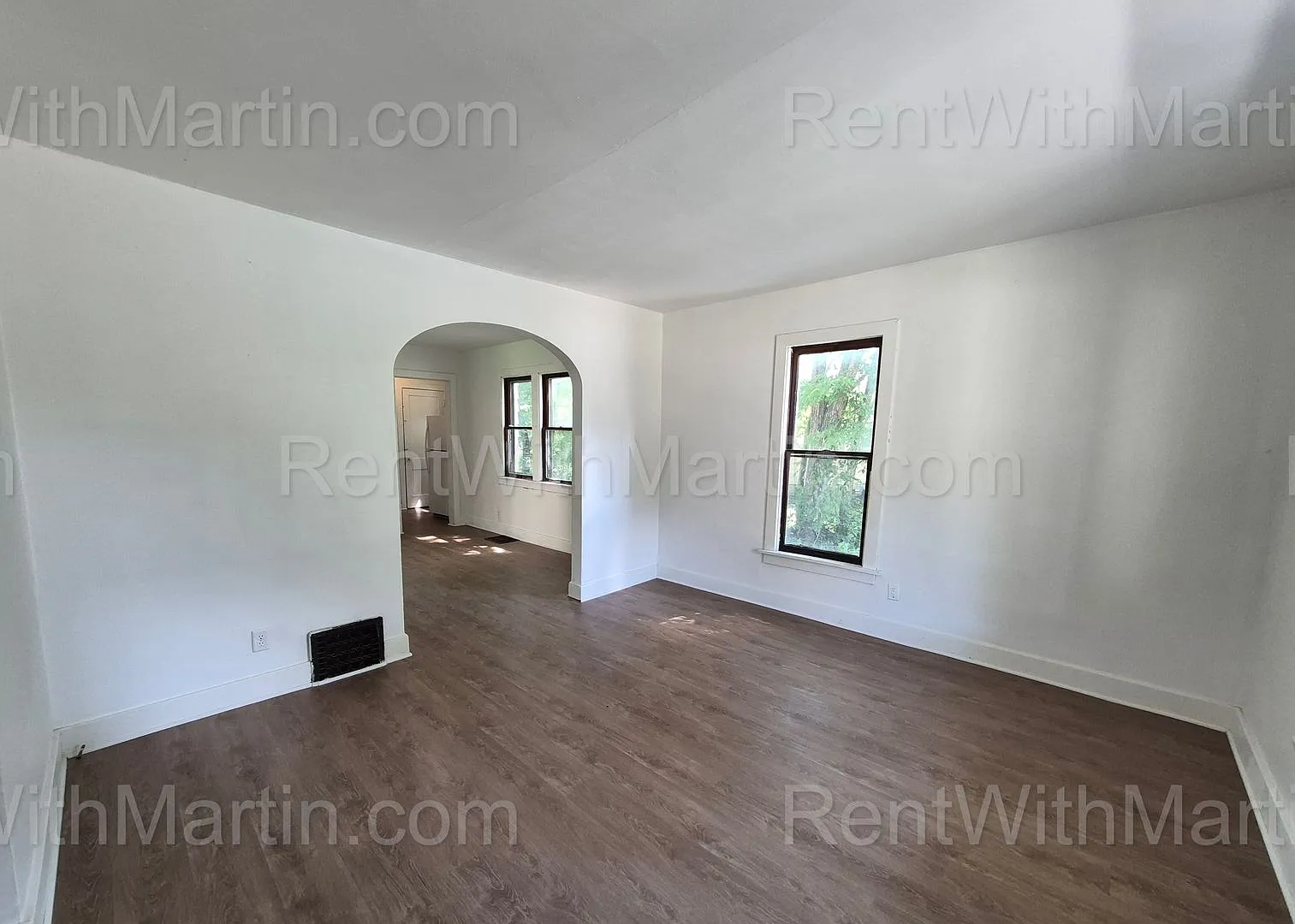 For Rent- 824 Logan Ave *Pets Ok* *Build Your Credit* Move In Promo~~ Sec 8 Accepted — Photo 2
