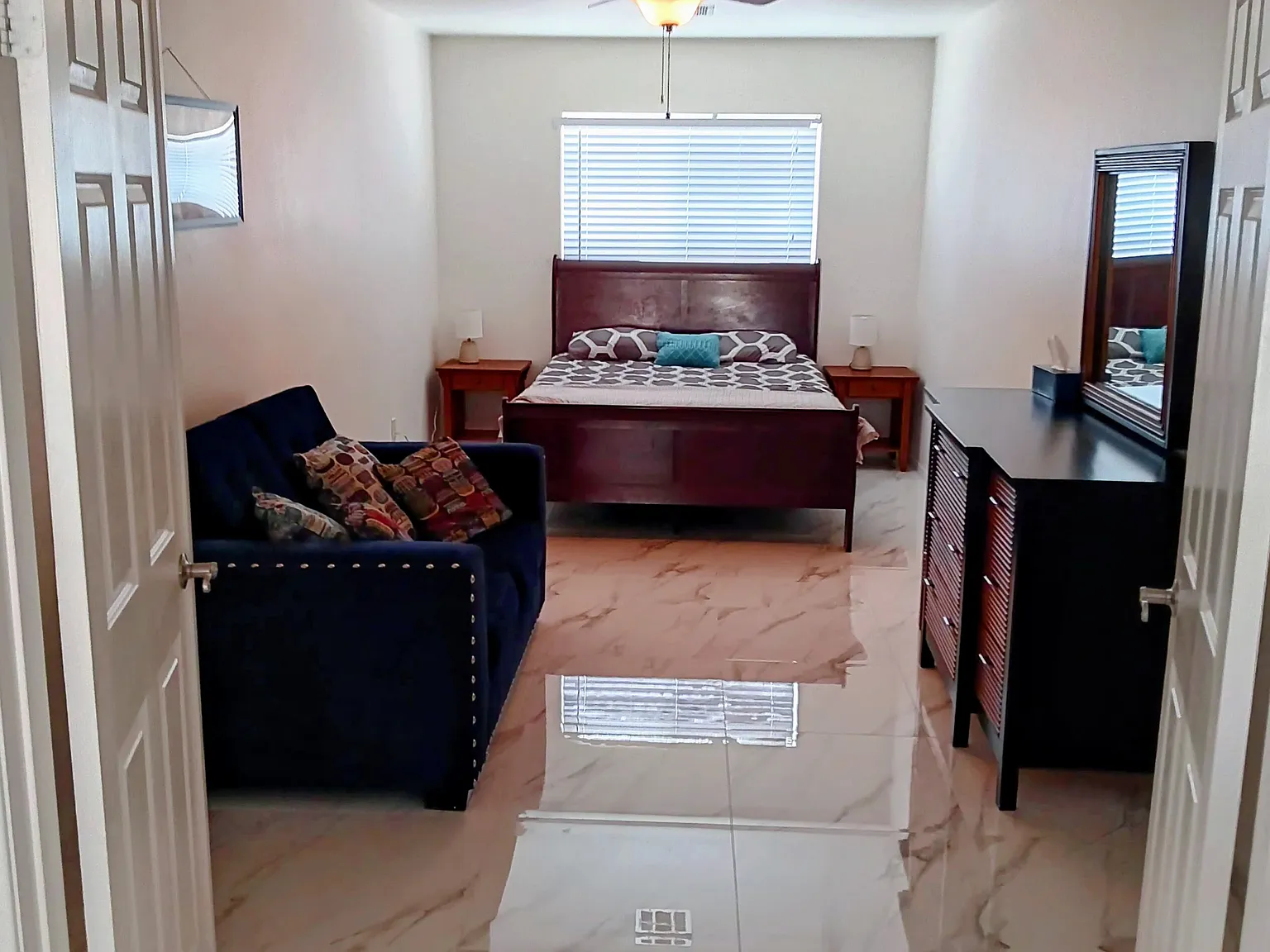 4 bed, 1830 sqft, $4,200 — Photo 1