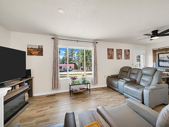 5th image of 530 Deegan Dr