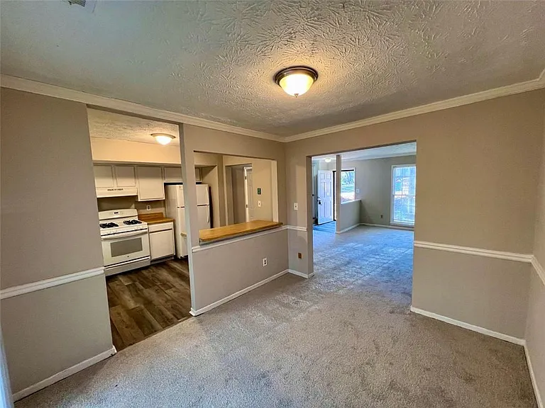 685 Redland Dr — Photo 5