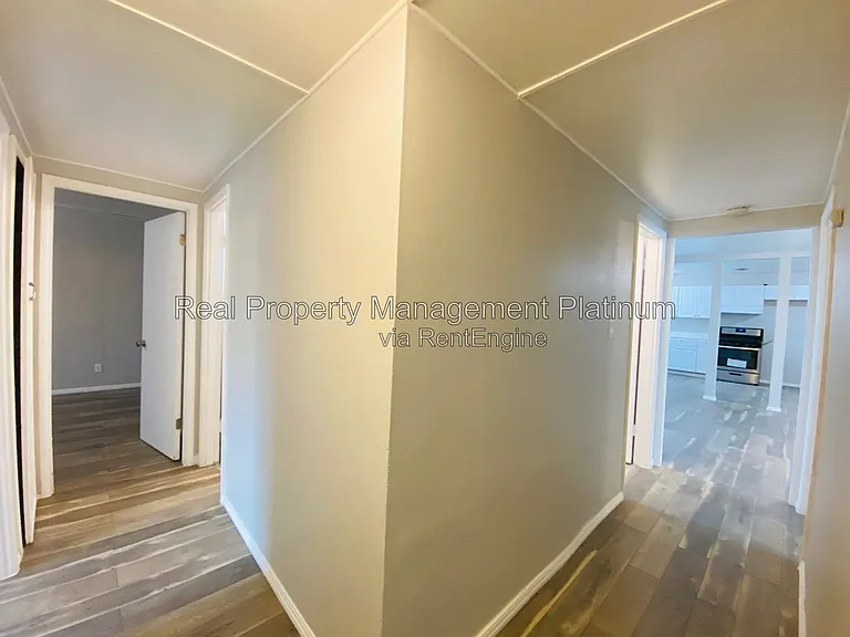 2728 E Gettysburg Ave — Photo 13
