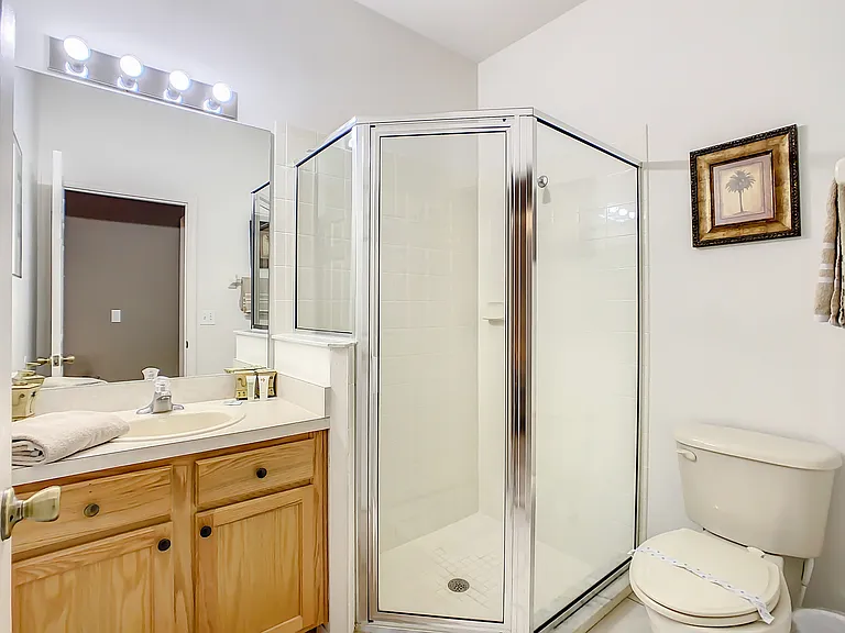 16724 Rolling Green Dr — Photo 45
