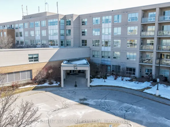94 Dean Ave #109, Barrie, ON L4N 0M3