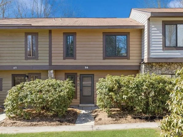 16 Zurich Way, Champion, PA 15622