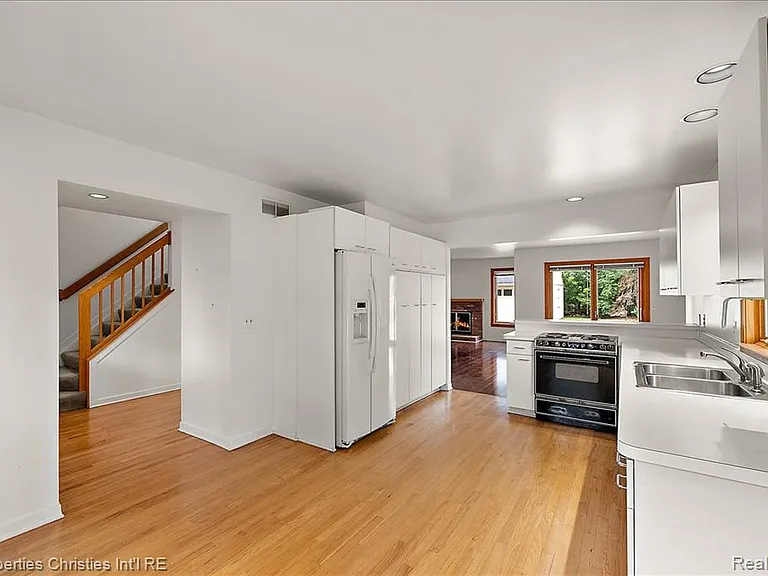 2635 Dorchester Rd — Photo 6