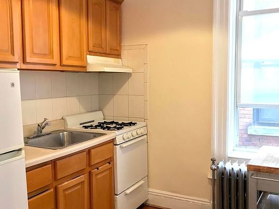 5th image of 408 Stuyvesant Ave APT 2F