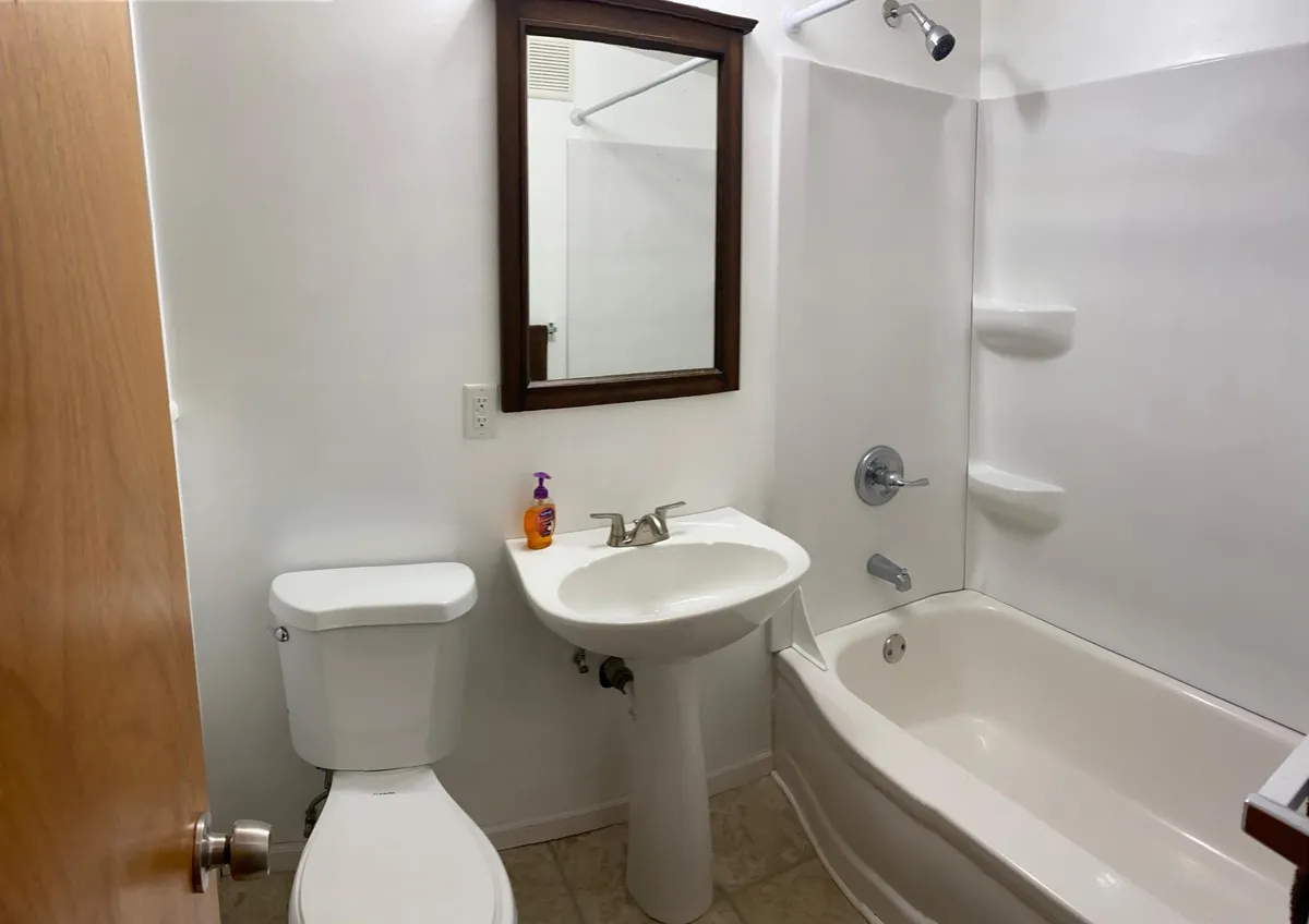 1st floor bath - 3639 SW 38th Ter