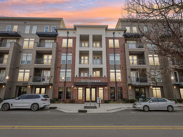 StationTwo22 Apartments — Photo 24