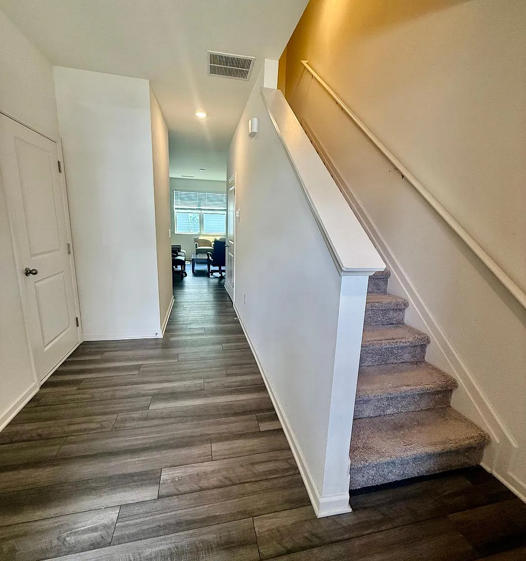 3 bed, 2.5 bath, 1682 sqft, $1,900 — Photo 2