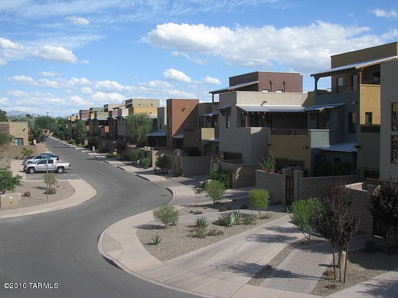 3rd image of 453 E Croydon Park