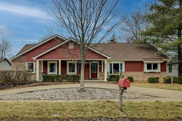 477 Hunters Hill Dr — Photo 1