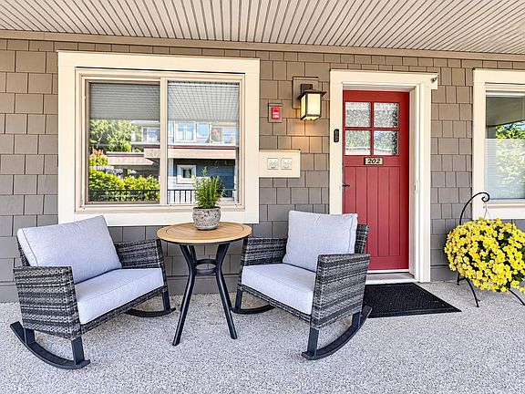 2nd image of 414 Gower Point Rd #202