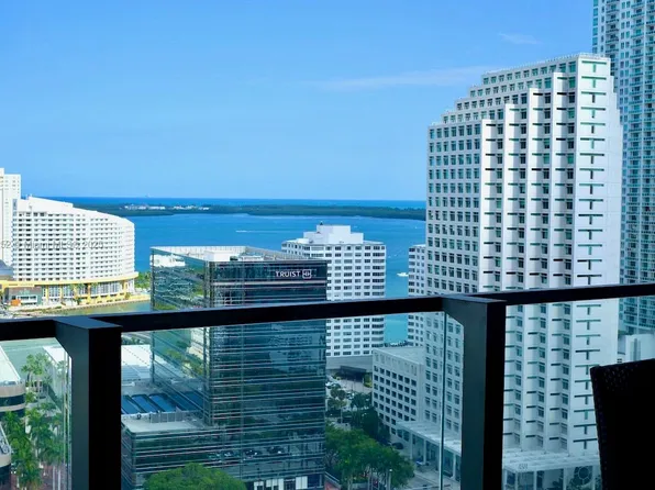 68 SE 6th St, Miami, FL