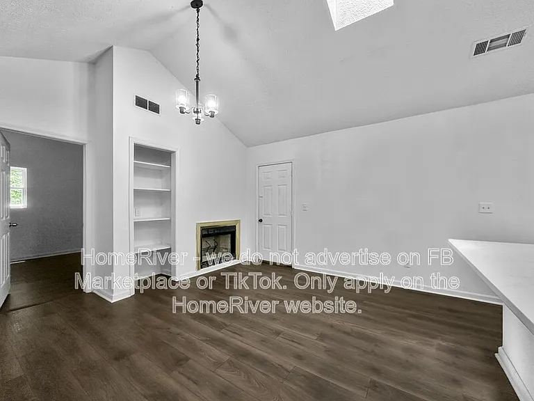 633 Sandys Ln SE — Photo 6