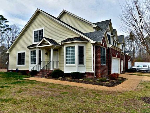 3rd image of 108 Wax Myrtle Dr