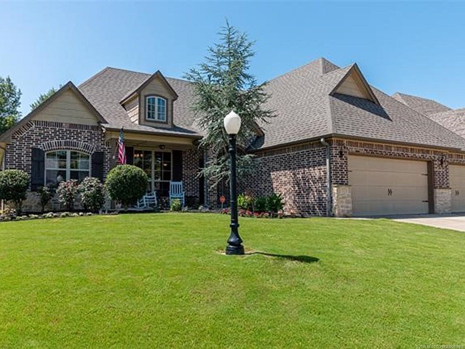 1st image of 1703 Forest Hill Dr
