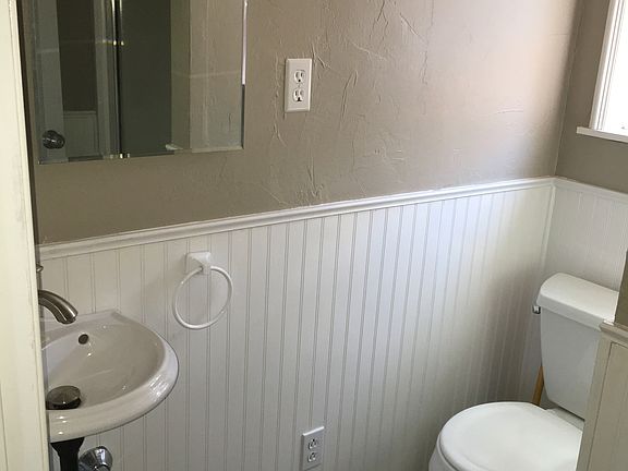 small 2nd bathroom off the bedroom, living room side
