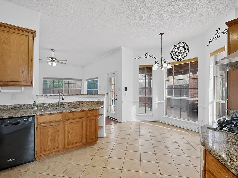 636 N Allen Rd — Photo 9