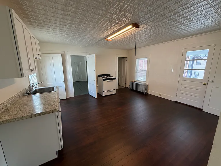 17 Center St #2B — Photo 7