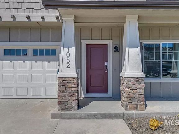 3rd image of 1052 E Ionia Dr