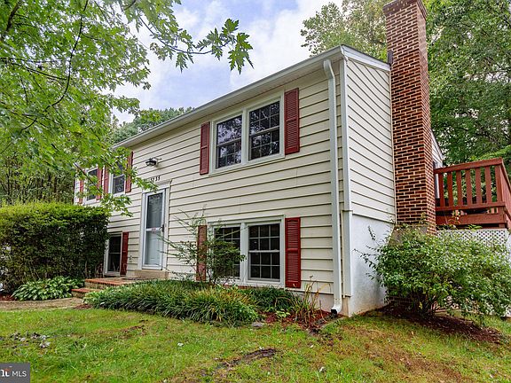 3rd image of 13735 Marilyn Ct
