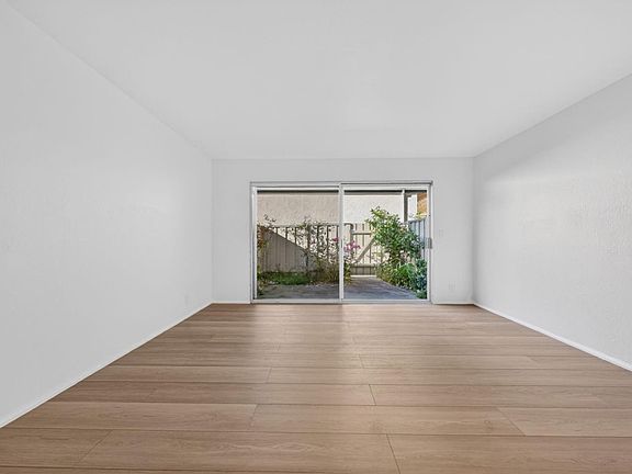 3rd image of 1358 Terra Nova Blvd