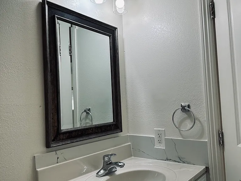 655 Sycamore Ave #11 — Photo 8