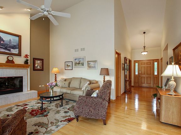 Open Foyer to the living room