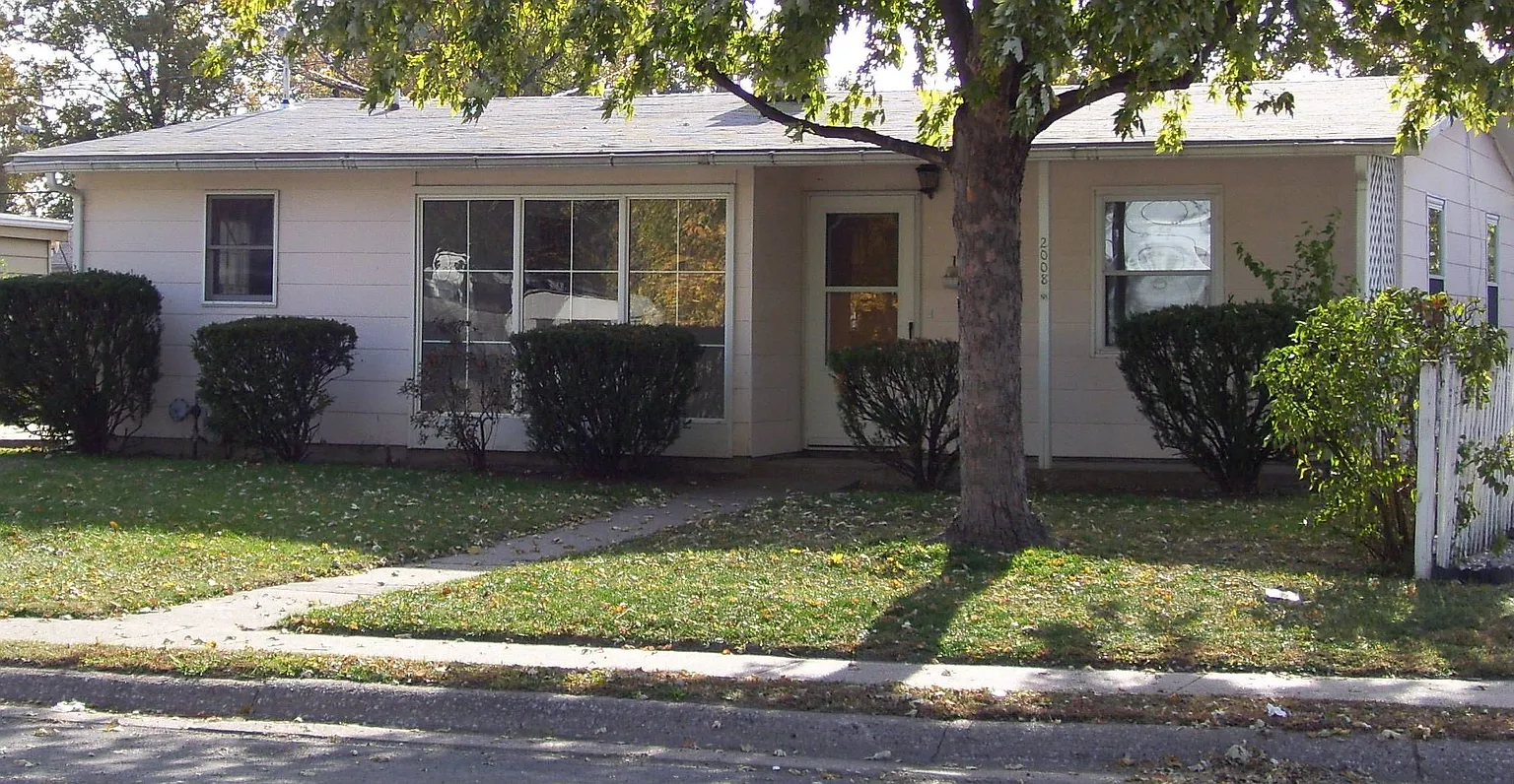 2008 Elm Ave photo 1