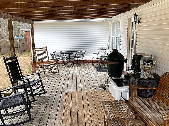 5th image of 11301 Fairwood Ave
