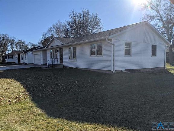 2nd image of 11899 111th St