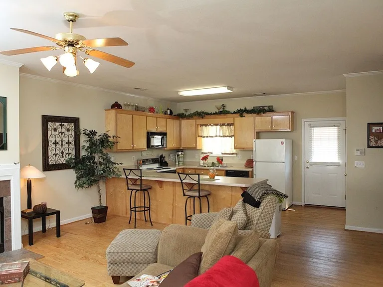 415 Hargrove Rd E #4X3 — Photo 3